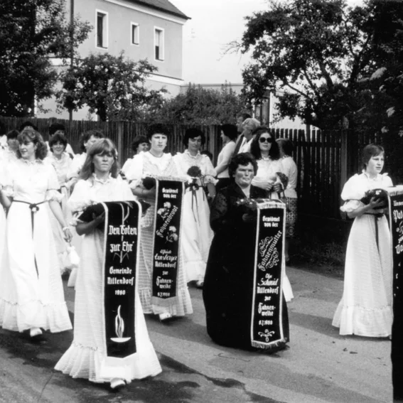 B39_S89_Kirchenzug_Fahnenbänder.jpg